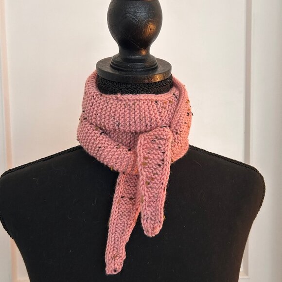 Brand New Hand knit Sophie Scarf in Pink with Flecks of Black & Green Size L - Picture 4 of 10
